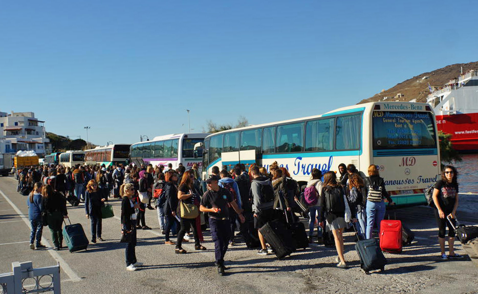 230 Φοιτητές του Πολυτεχνείου στην Άνδρο για μελέτη οικισμών 14 οκτ 2016 5 λεωφορεία του κτελ 200-%cf%86%ce%bf%ce%b9%cf%84%ce%b7%cf%84%ce%b5%cf%83-%cf%84%ce%bf%cf%85-%cf%80%ce%bf%ce%bb%cf%85%cf%84%ce%b5%cf%87%ce%bd%ce%b5%ce%b9%ce%bf%cf%85-%cf%83%cf%84%ce%b7%ce%bd-%ce%b1%ce%bd%ce%b4%cf%81